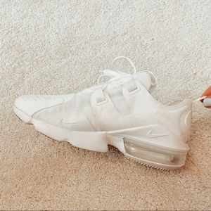 LIGHTLY WORN AIR MAX NIKE SHOES
